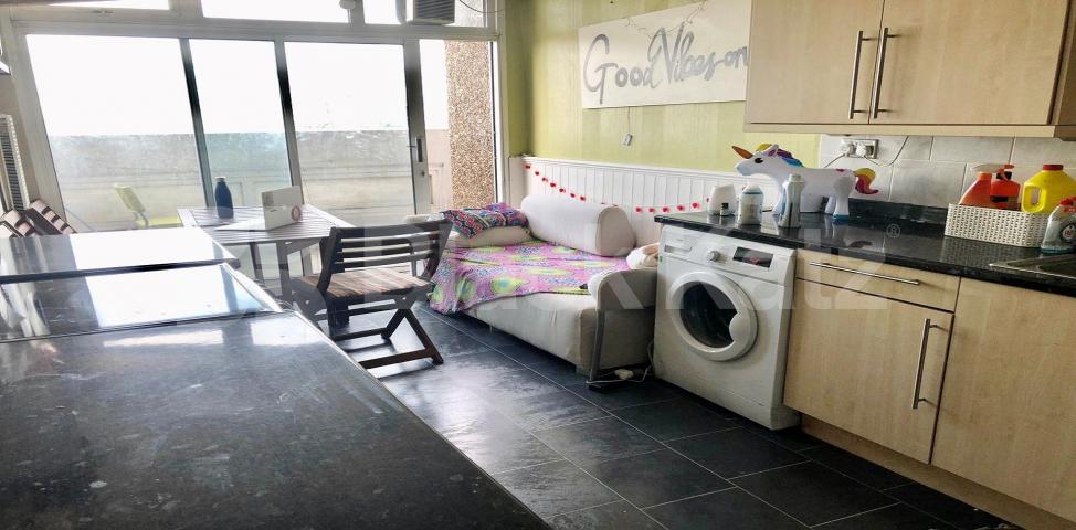 			LET , 3 Bedroom, 1 bath, 1 reception Apartment			 Clapham Road, Stockwell/Oval